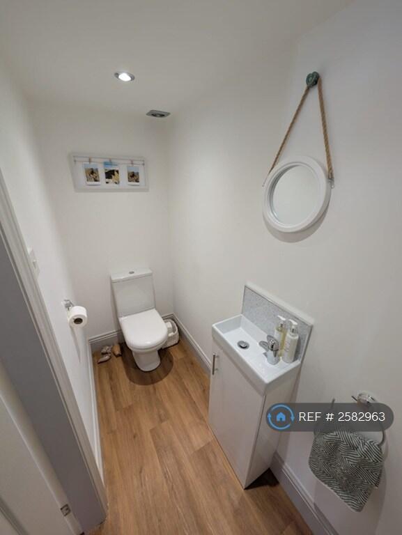 Downstairs Toilet 