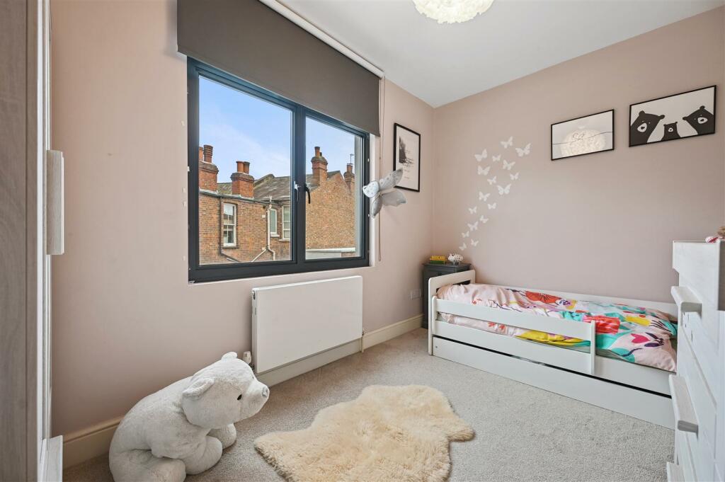 AR - Hillcrest Road4.JPG