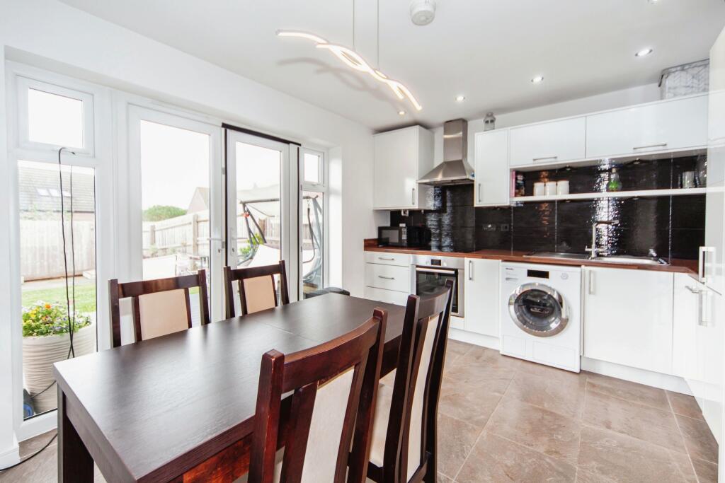 Kitchen diner