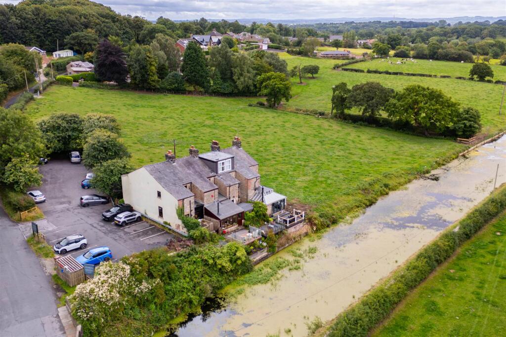 Aerial View - Surroundings