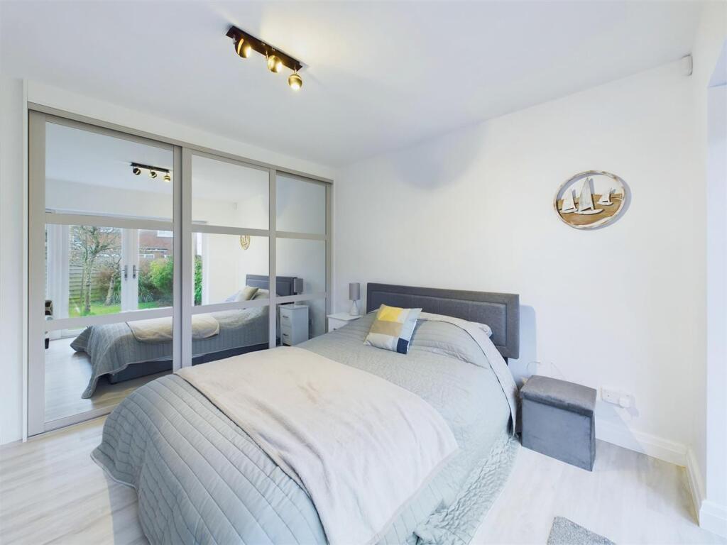Bedroom: