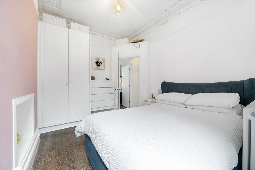 Bedroom (2).jpg