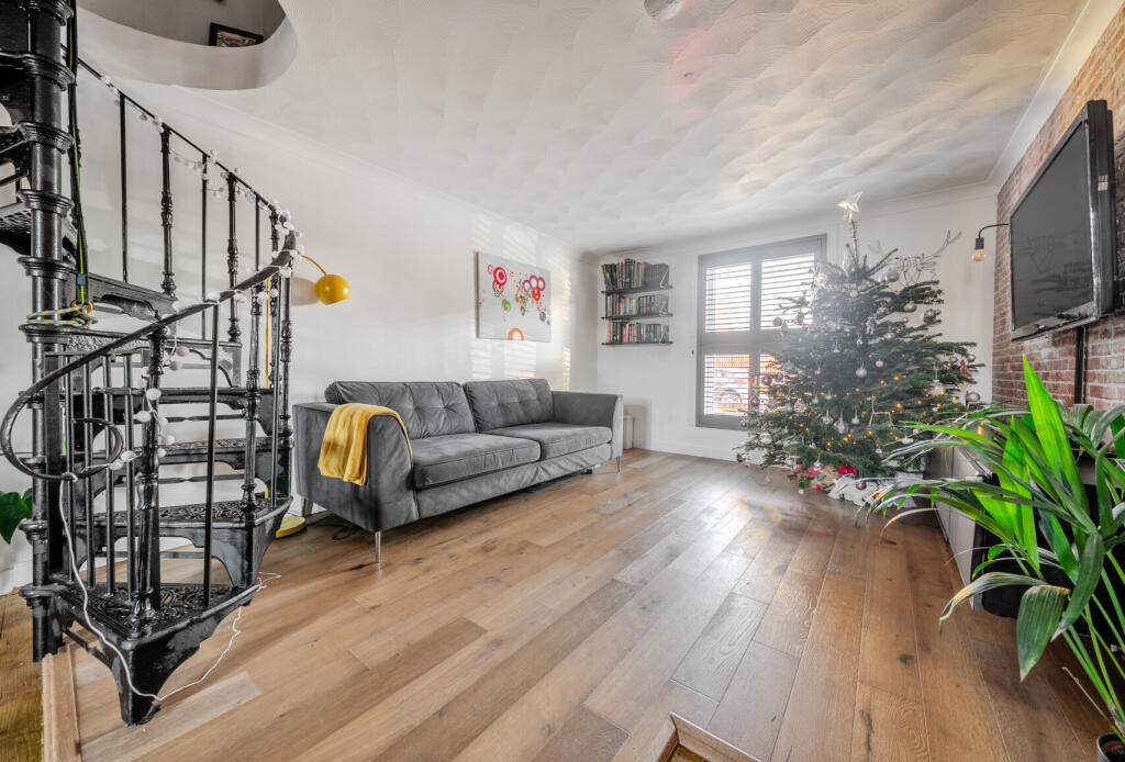 1384338-11-692ec4...