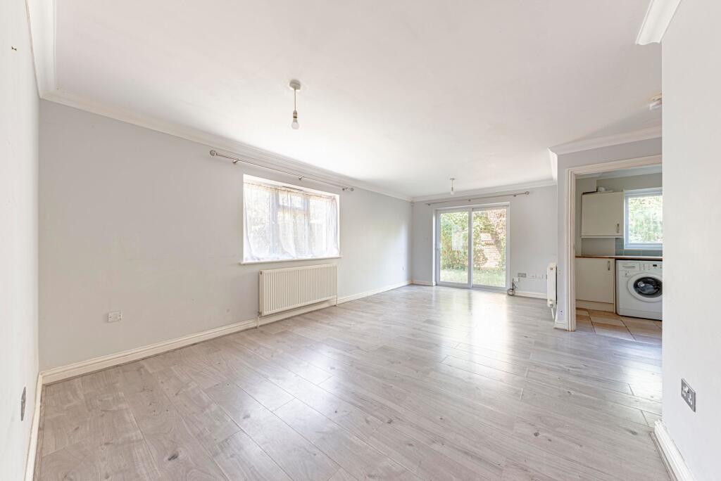 Living Room/Dining Room (2)