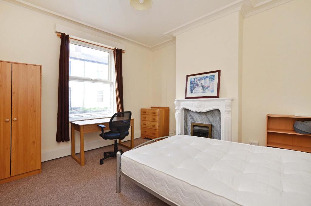 Ground floor bedroom.JPG