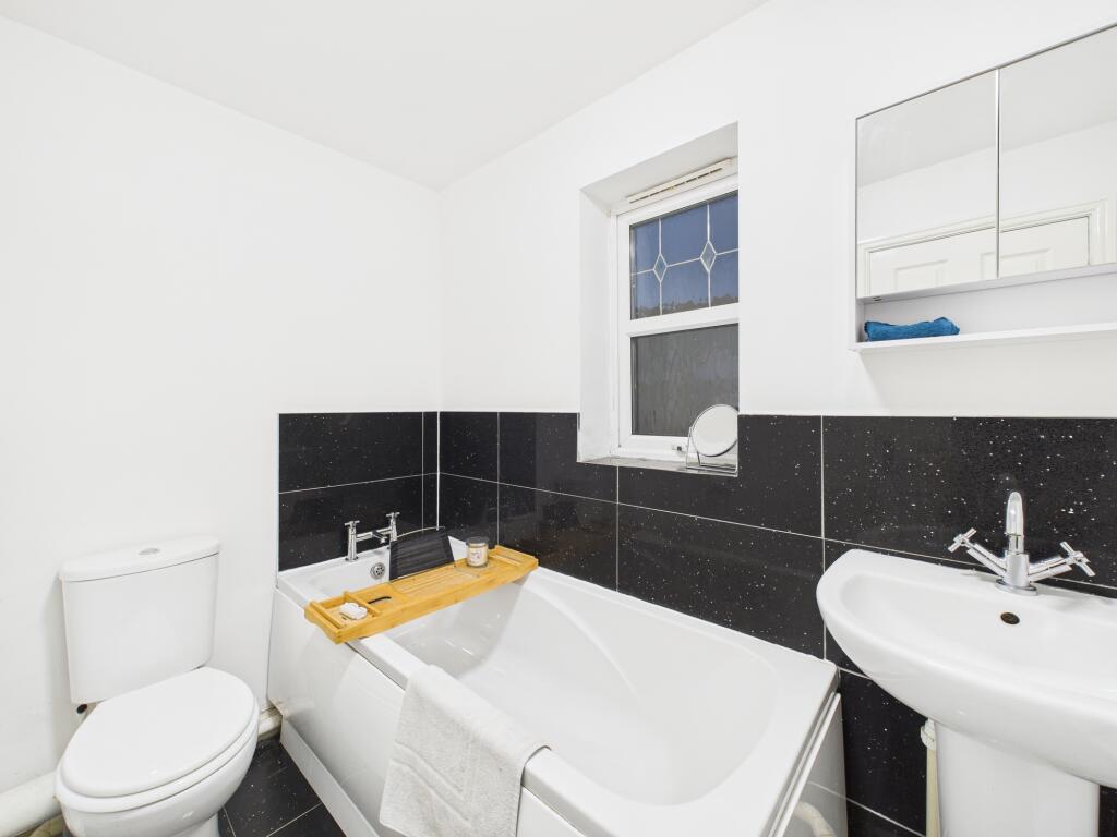 CAM05192G0-PR0187-STILL029