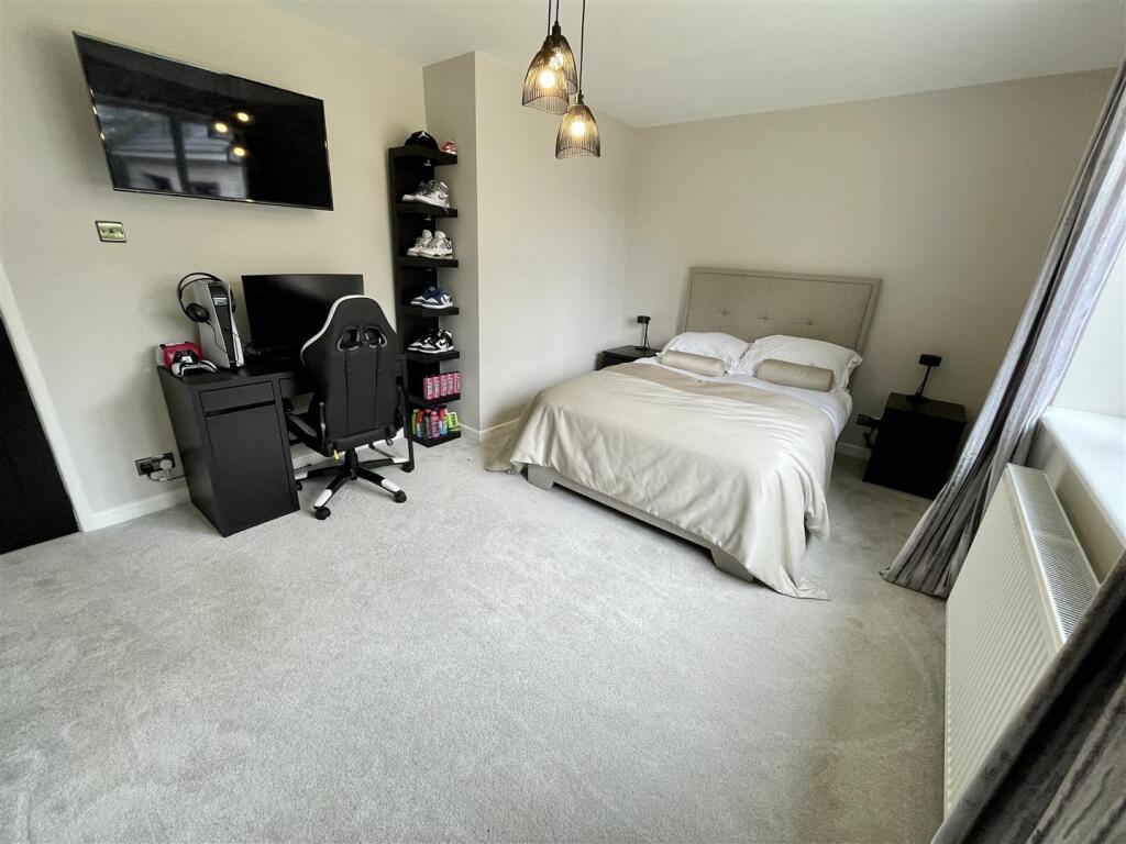 8. bed2b.jpg