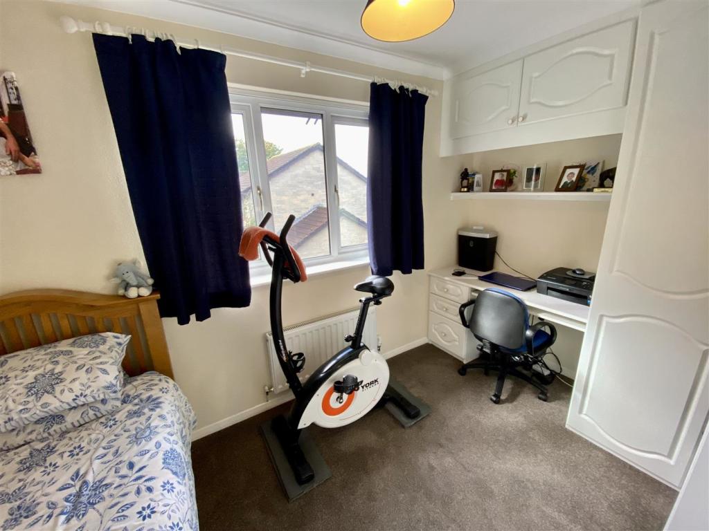BEDROOM 2