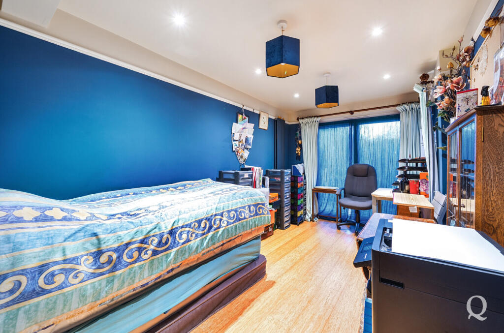 0c073908-5d93-404...