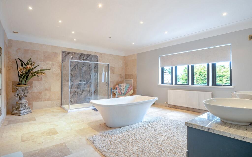 Principal Bathroom