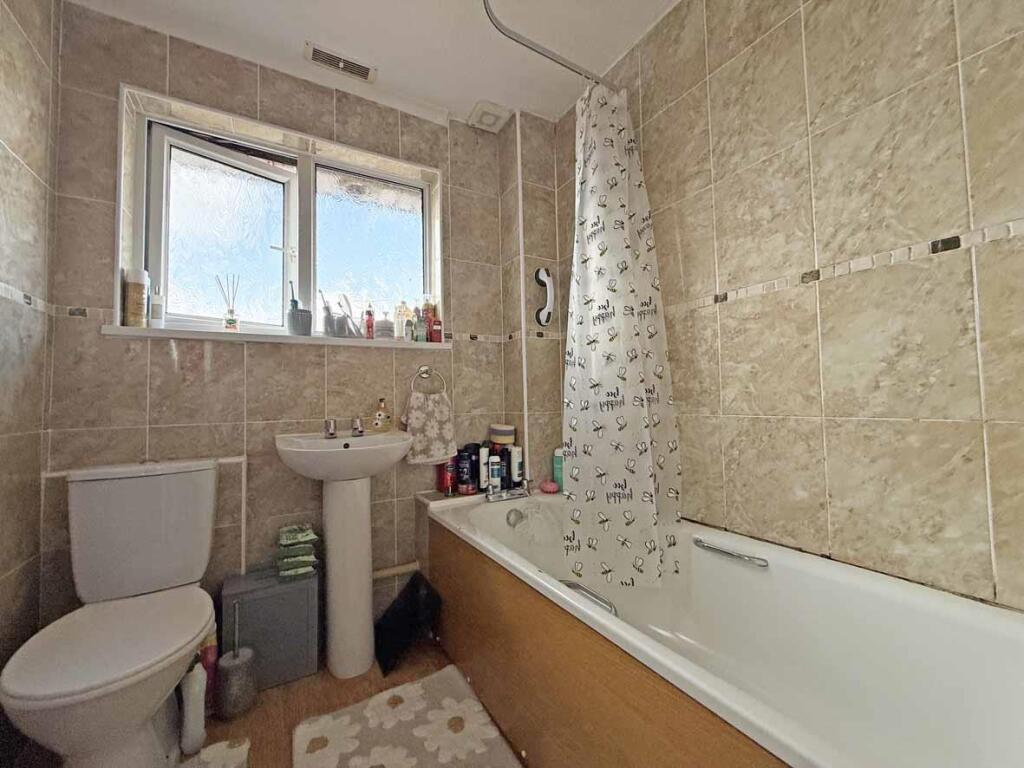 Battershall Close 9 - Bathroom.jpg