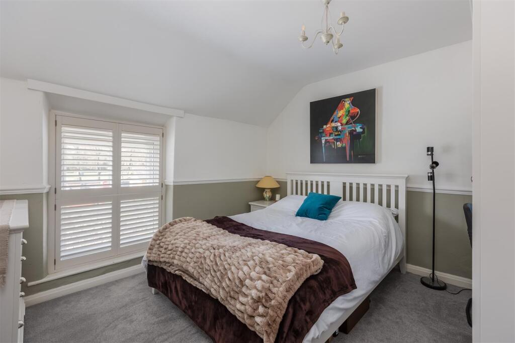 Honeystone Cottage Bedroom 1-1.jpg