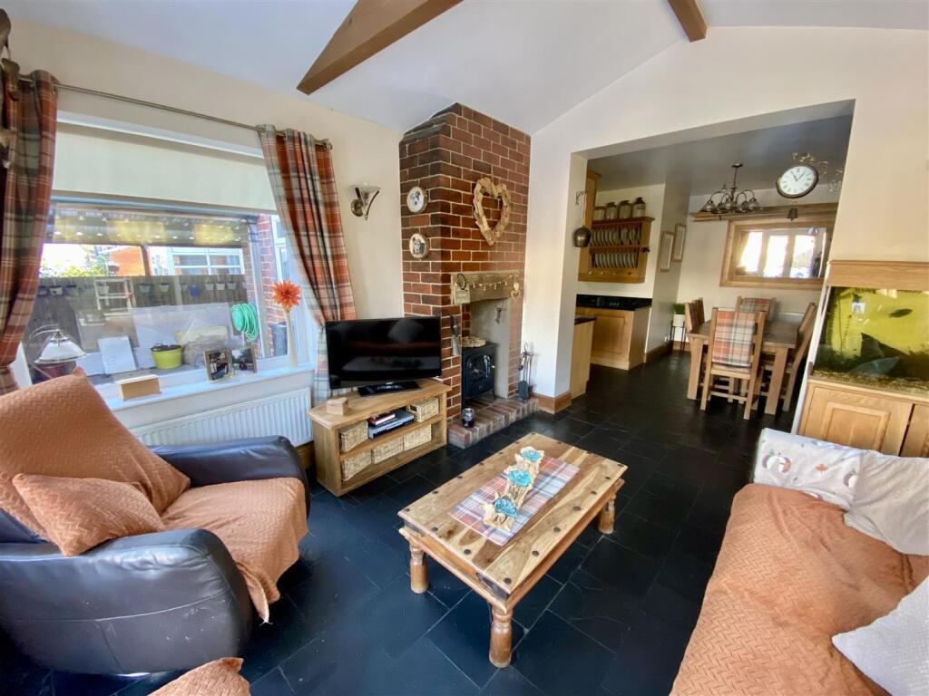 Bramleys Estate Agents - Edge Top - Thornhill - De