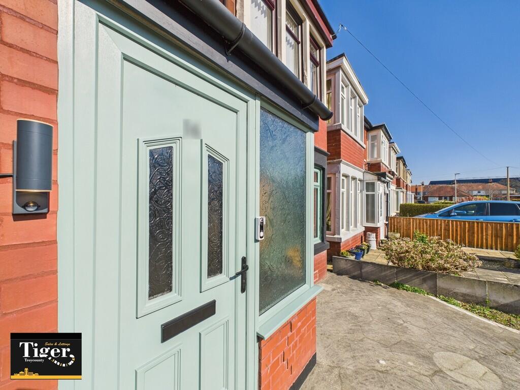 CAM02176G0-PR0518...