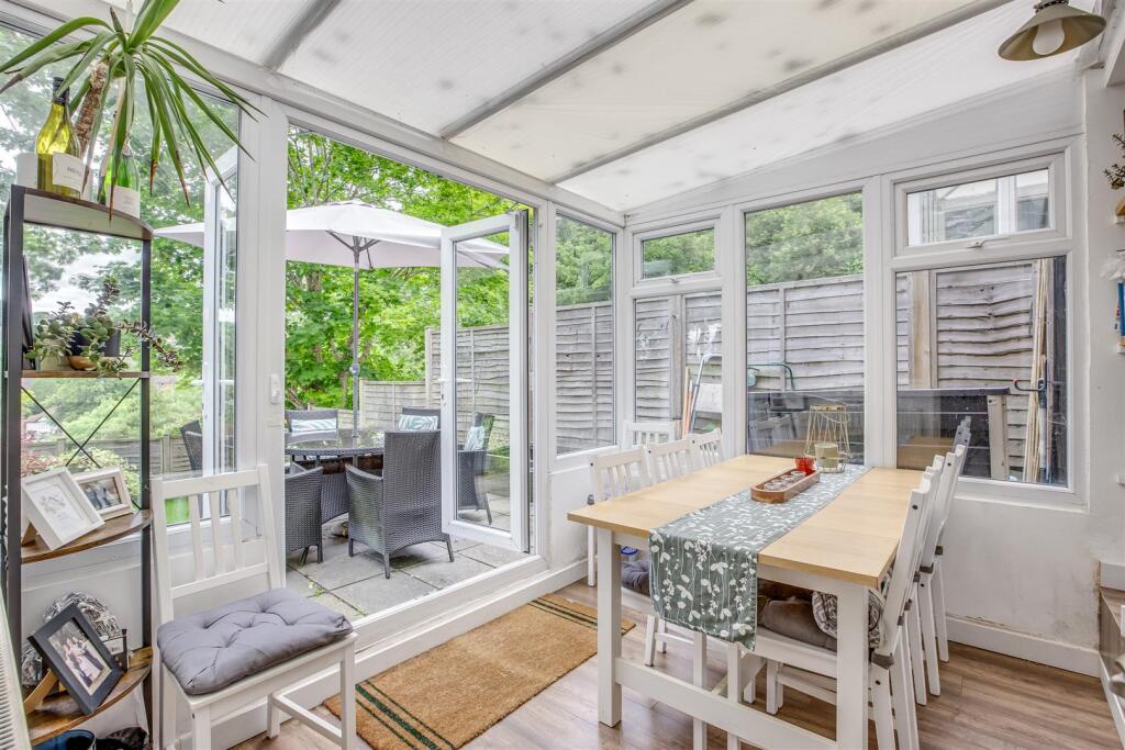 15 Nicholas Gardens, HP13 6JQ-9.jpg
