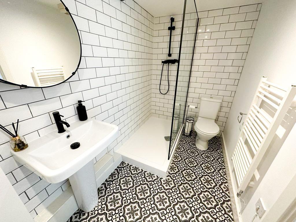 Bathroom 1.jpg