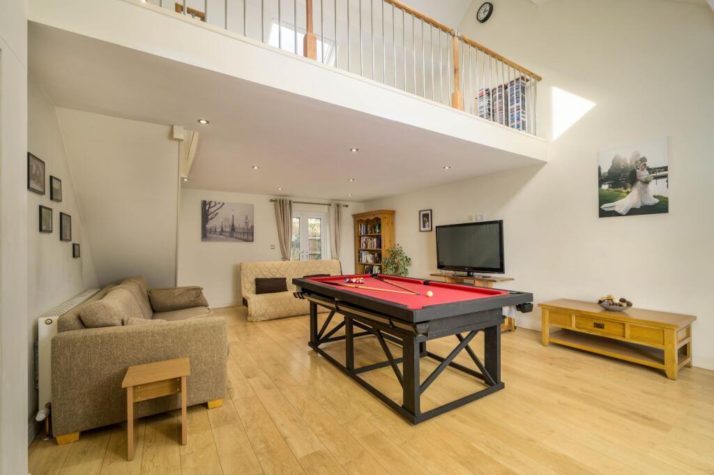 Reception room 