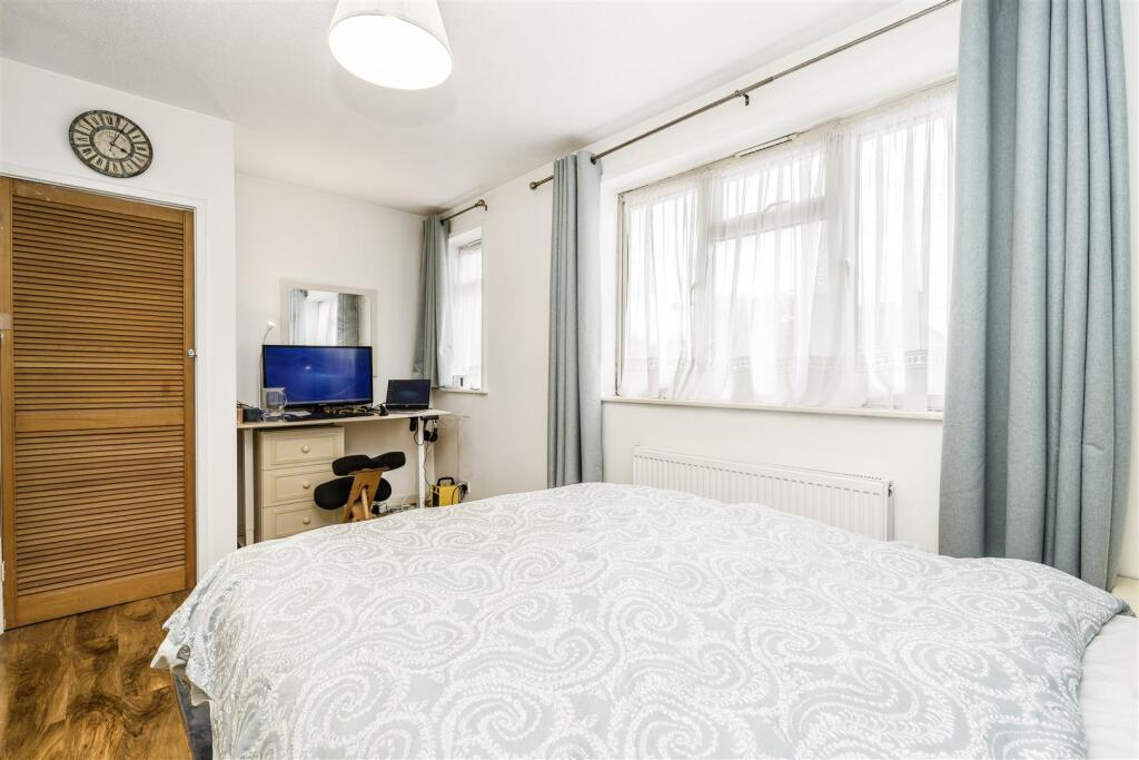 Davidson Frost-Wellings, DFW, Kenmore Road, Bedroo