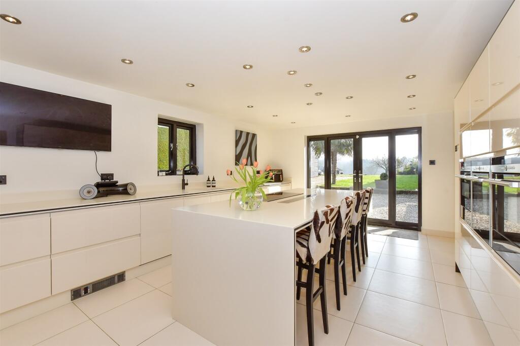 Kitchen/Breakfast Area