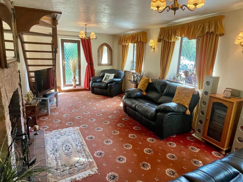 22' long sitting room