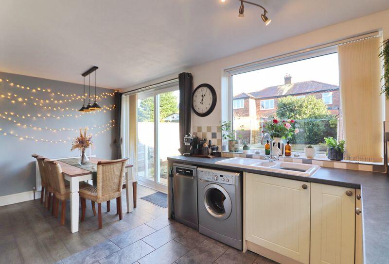 Kitchen/Dining Area