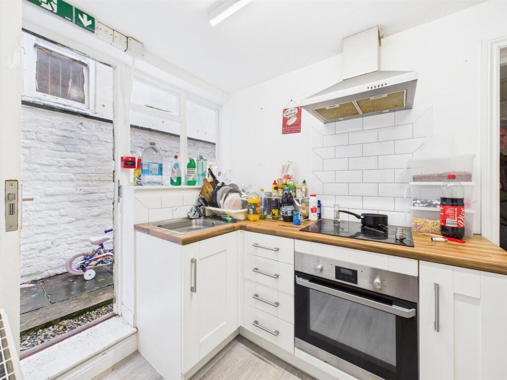 Kitchen: