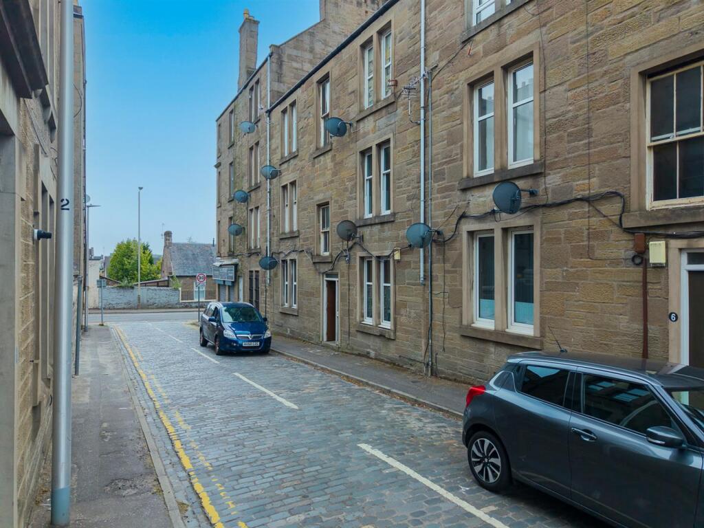 1R 4 Lawson Place (9).jpg