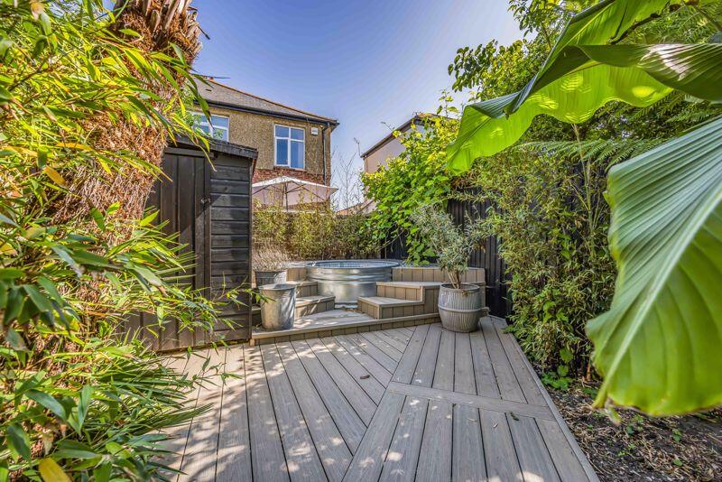 Secluded plunge deck