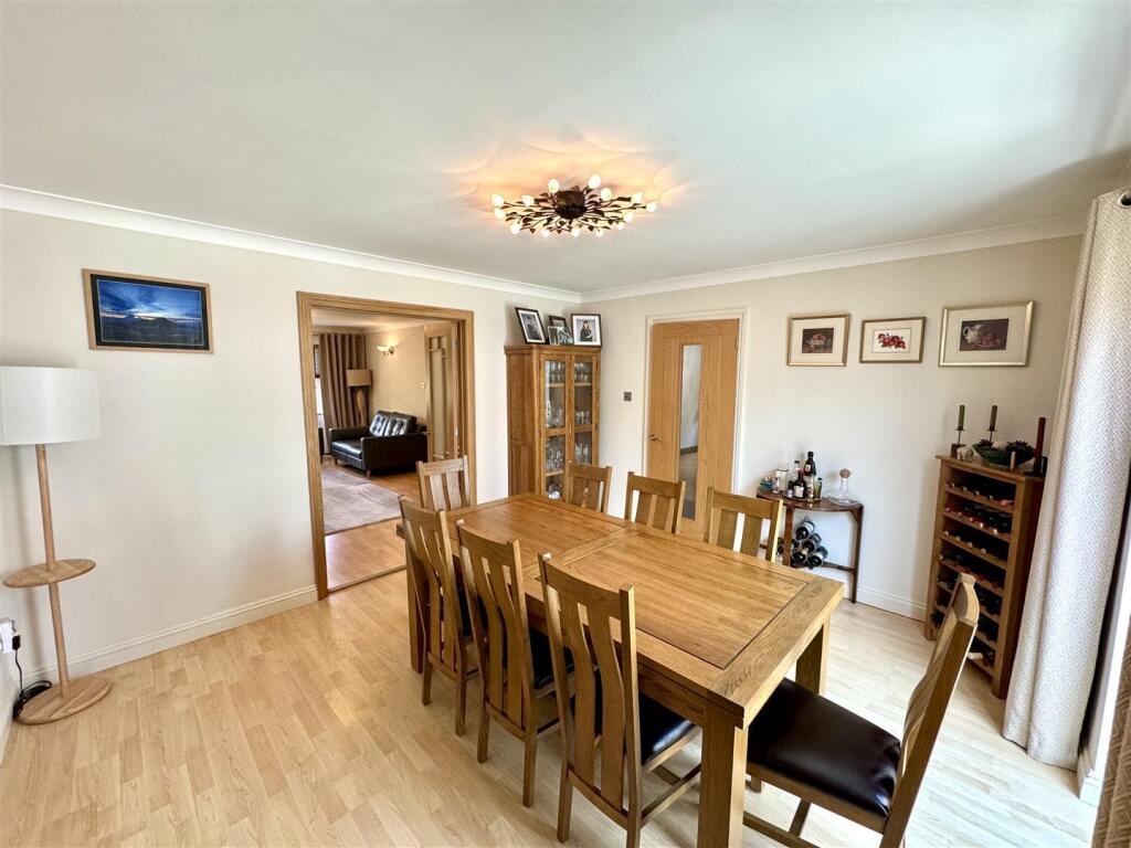 FORMAL DINING AREA