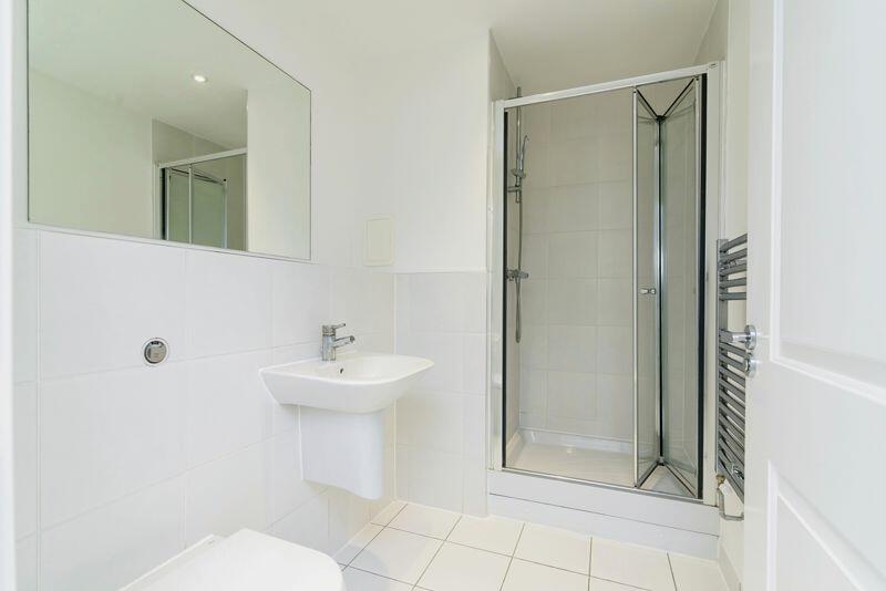 En suite shower to principle bedroom