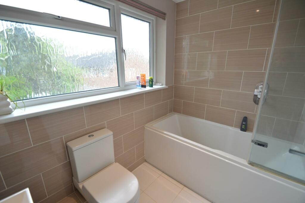 63 Nether Court bathroom.JPG