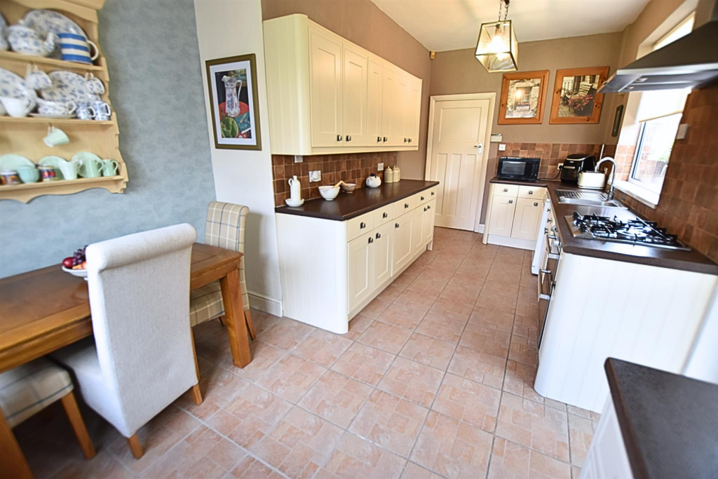 KITCHEN BREAKFAST ROOM