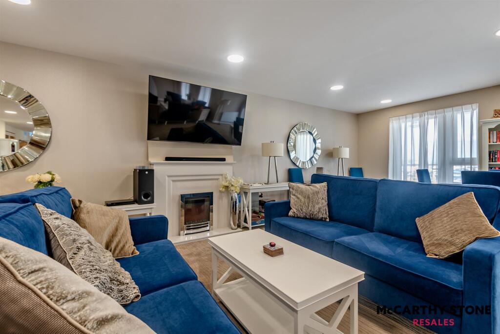 8604864-interior18-800.JPG