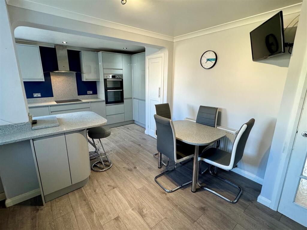 21 Polwhele Road Kitchen