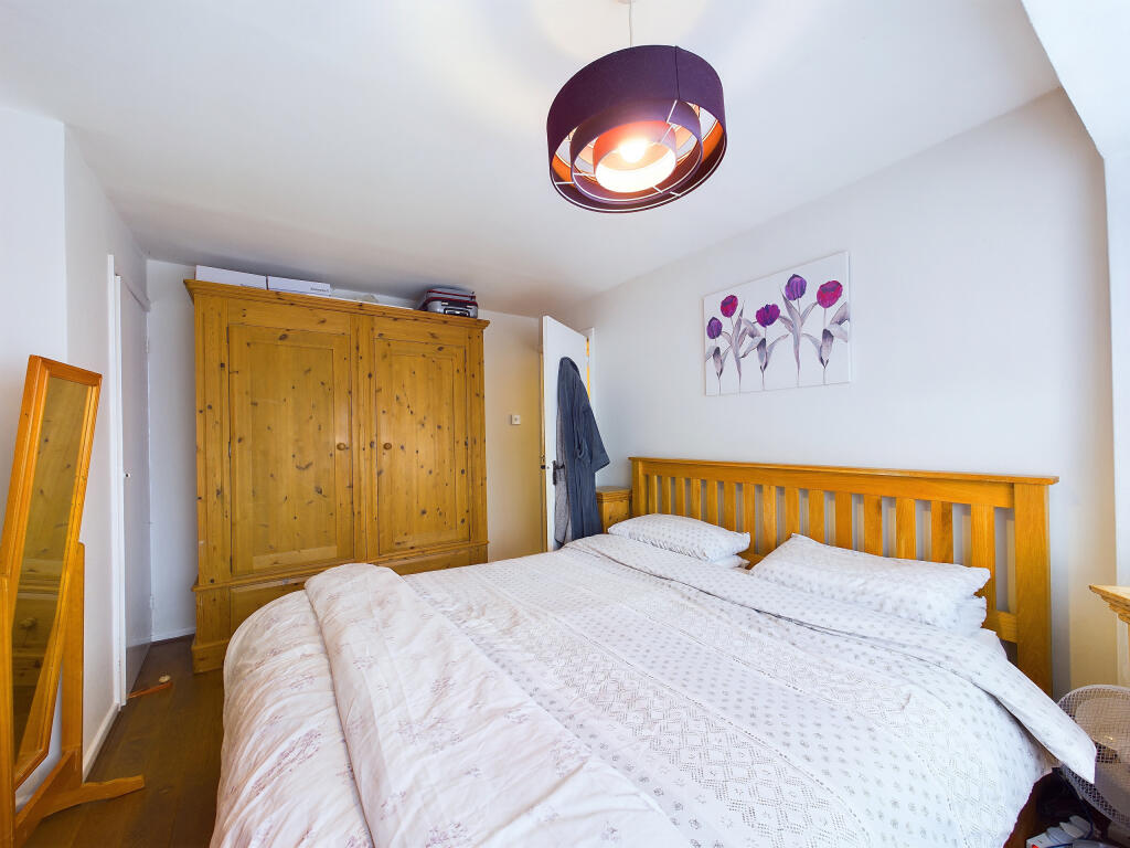 CAM01354G0-PR0431-STILL004