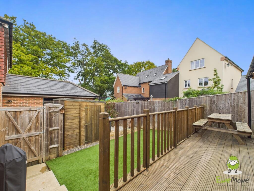EweMove Estate Agents Basingstoke - Dovecote Way -