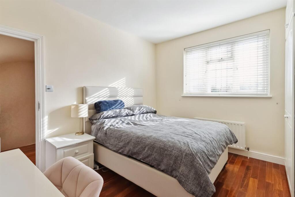 Bed 2.jpg