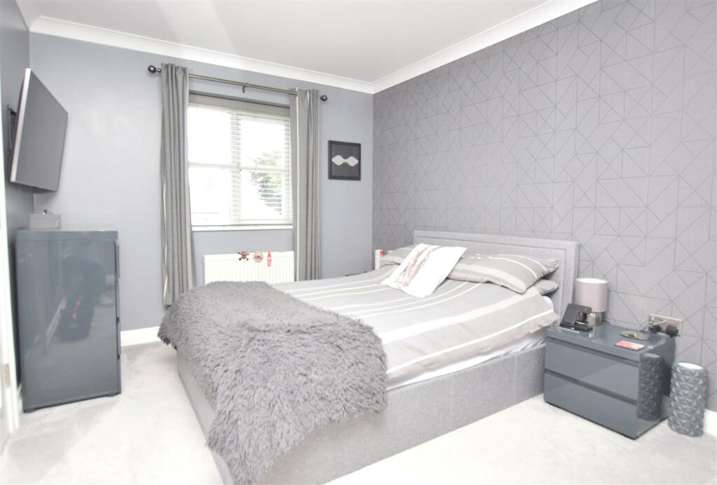 Bedroom 2.JPG