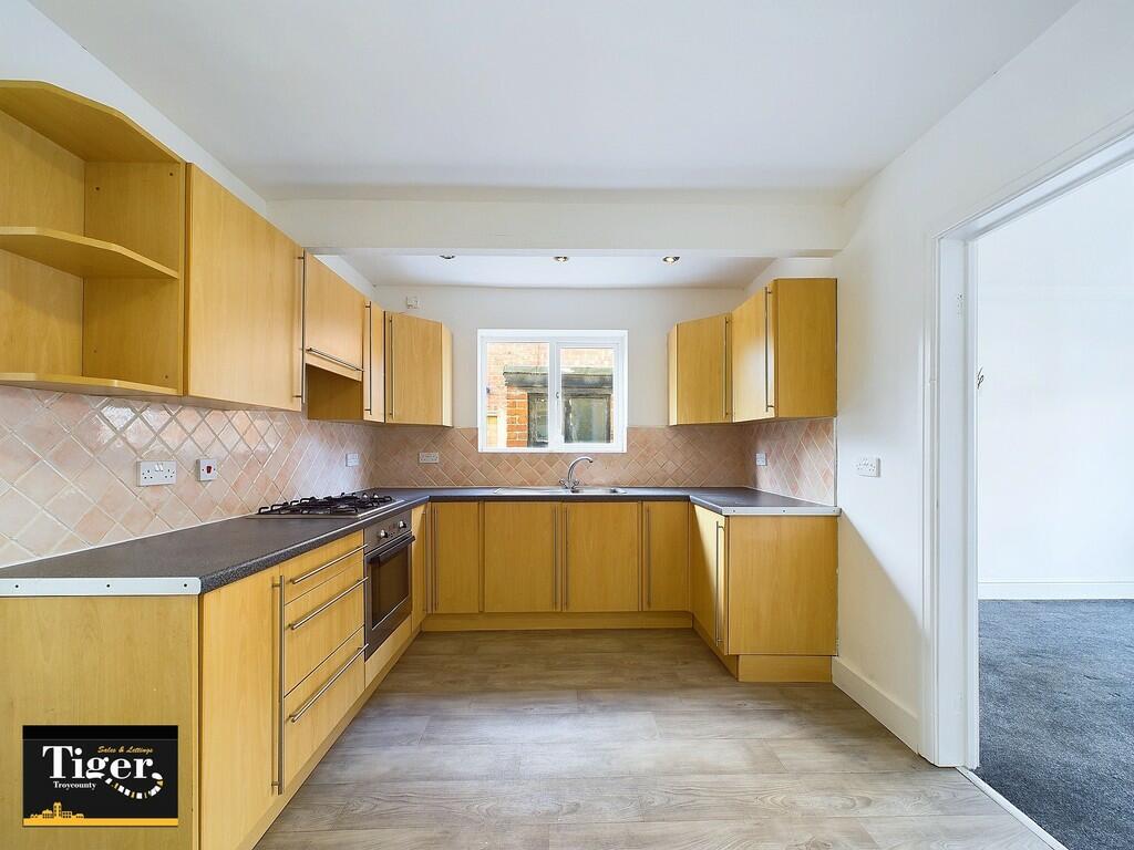 CAM02176G0-PR0352...