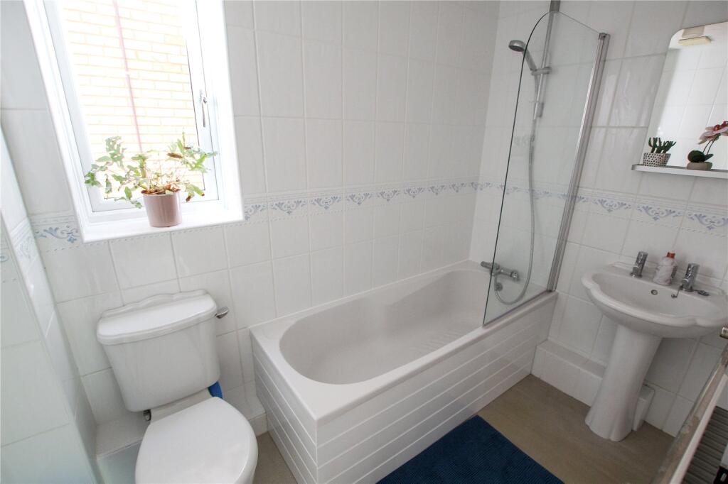 Family Bathroom.