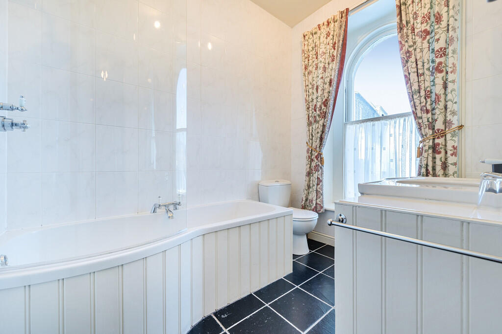 Guest Bedroom Fou...