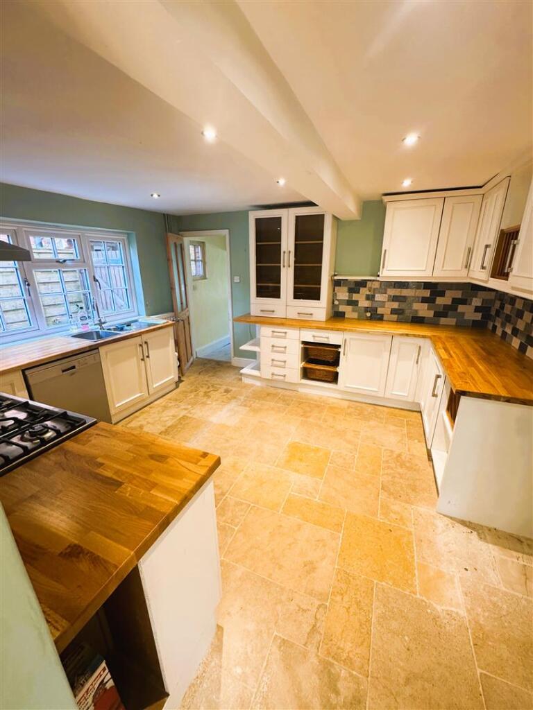 kitchen 1.JPG