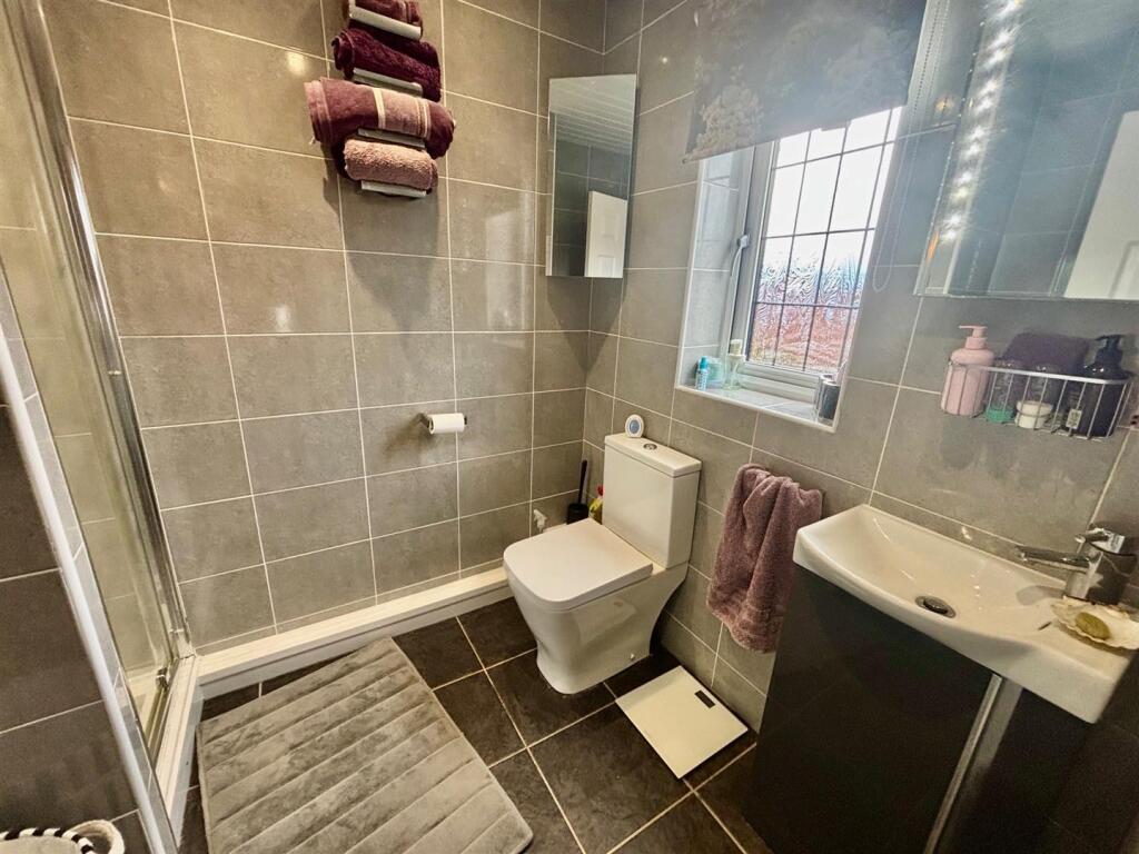 Shower Room/En Suite