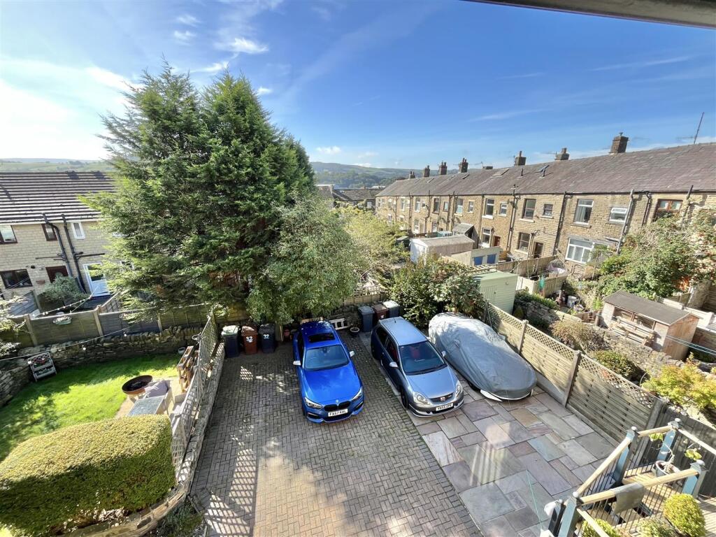 Walled Frontage &amp; Parking