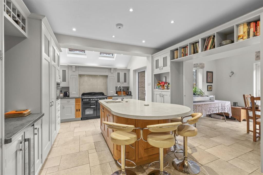 25 Marlow Rd, HP11 1TA-17.jpg