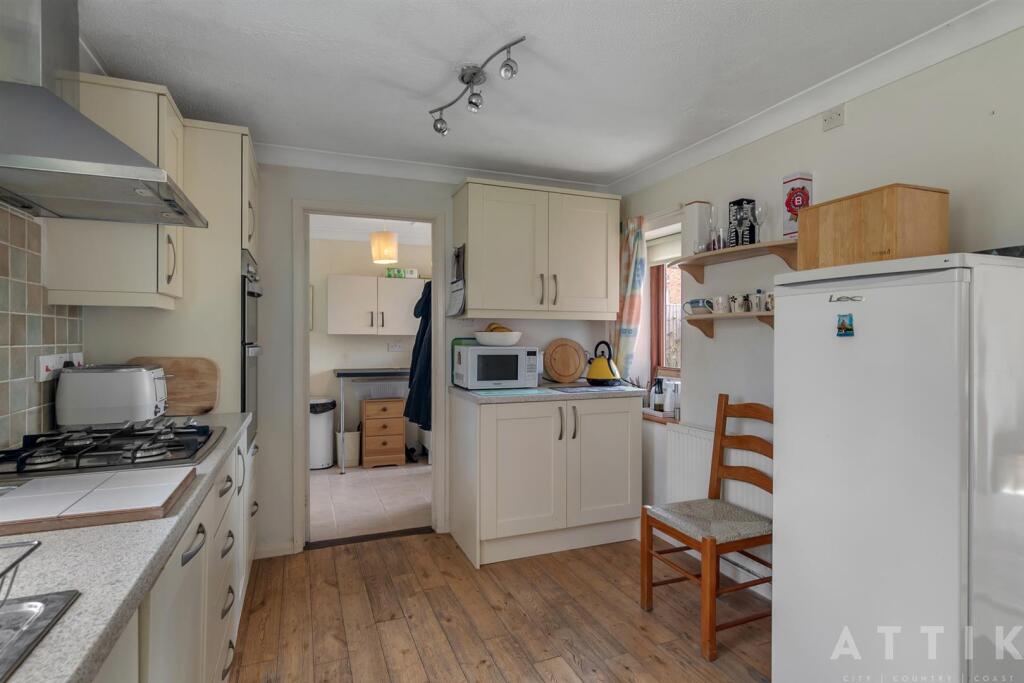 57 Holton Road Halesworth IP19 8HQ (27).jpg