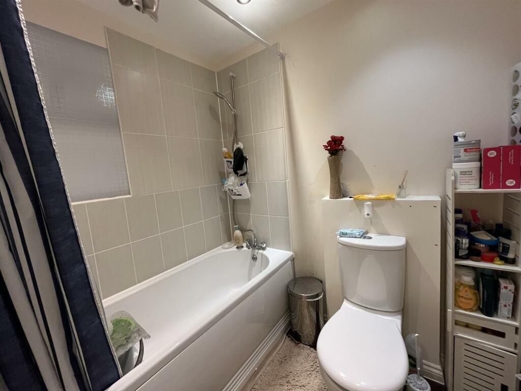 Cossington Road, Bathroom