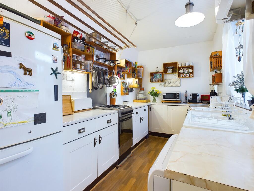 CAM03162G0-PR0187-STILL006