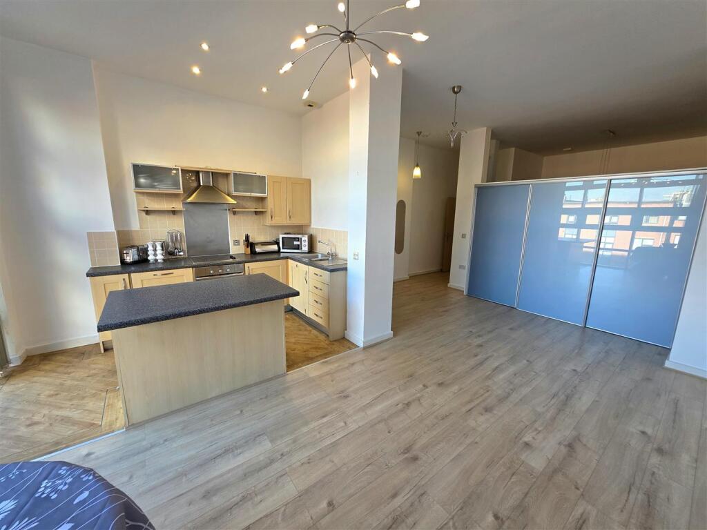 Lounge/Kitchen