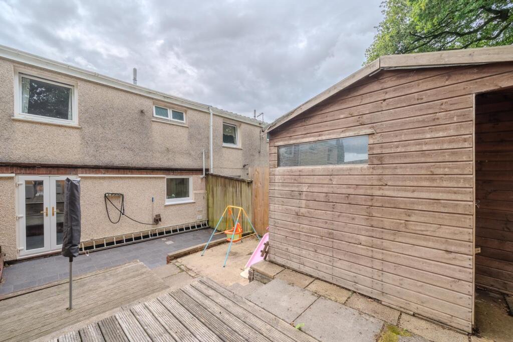 14 Neath Court-14.jpg